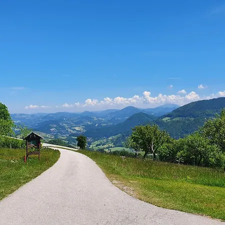 Mitterhirschberg, Familie Schweighuber アパート *